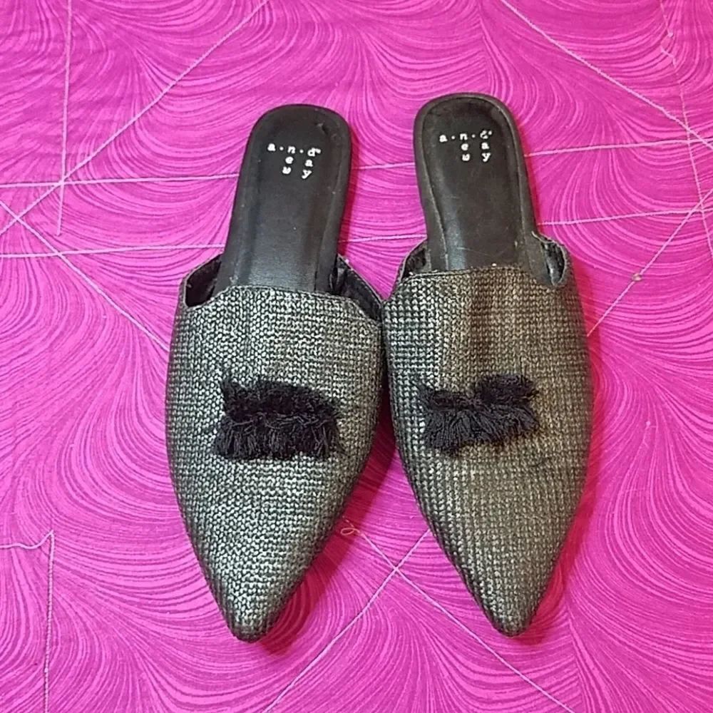 ✔ 5 for $25 A new day shoes size 6.5